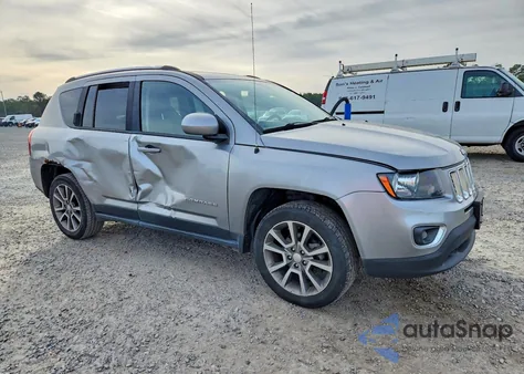 2016 Jeep Compass Latitude z USA, uszkodzony, nr VIN 1C4NJDEB7GD802679